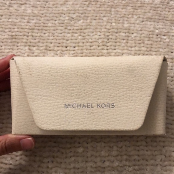 Barely worn authentic Michael Kors sunglasses - Picture 11 of 12